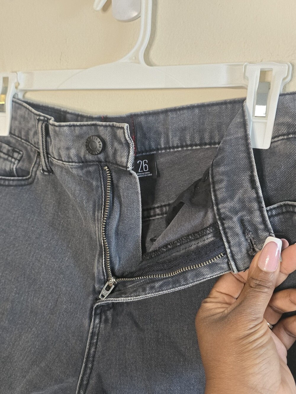 BDG Mom High Rise Shorts Women's 26 Black Distressed Denim Cutoff Jean Shorts - Picture 9 of 11